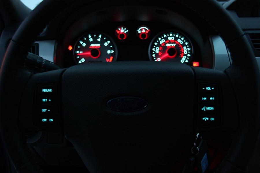  Ford Focus SES Coupe 2009 года  (фото 23 из 39)